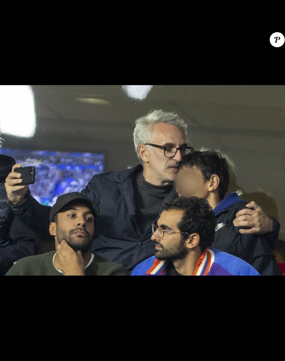 Vincent Delerm et son fils - People dans les tribunes lors du match de la 5ème et avant-dernière journée de Ligue des nations entre la France et l'Autriche (2-0) au Stade de France à Saint-Denis le 22 septembre 2022.