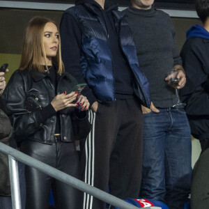 Maëva Coucke (Miss France 2018), Vincent Delerm et son fils - People dans les tribunes lors du match de la 5ème et avant-dernière journée de Ligue des nations entre la France et l'Autriche (2-0) au Stade de France à Saint-Denis le 22 septembre 2022.