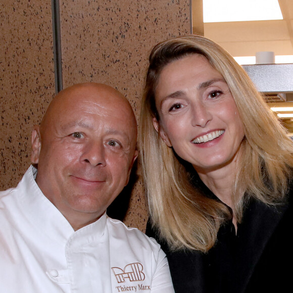 Exclusif - Thierry Marx (Chef de " Madame Brasserie ") et Julie Gayet - Cocktail pour l'inauguration de la Brasserie " Madame Brasserie " au 1er étage de La Tour Eiffel à Paris. Le 22 Septembre 2022. © Bertrand Rindoff Petroff-Giancarlo Gorassini / Bestimage 