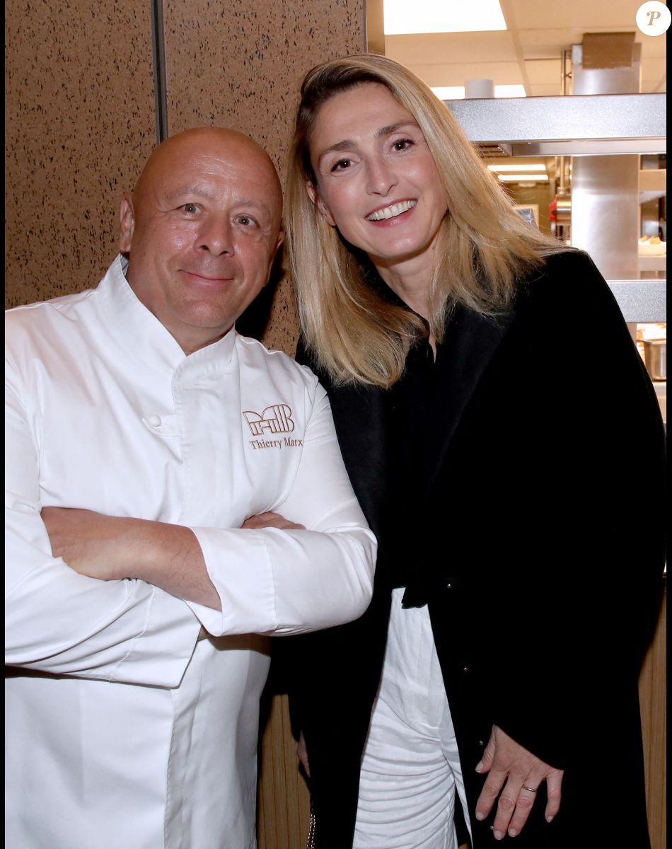 Exclusif - Thierry Marx (Chef de " Madame Brasserie ") et Julie Gayet - Cocktail pour l'inauguration de la Brasserie " Madame Brasserie " au 1er étage de La Tour Eiffel à Paris. Le 22 Septembre 2022. © Bertrand Rindoff Petroff-Giancarlo Gorassini / Bestimage