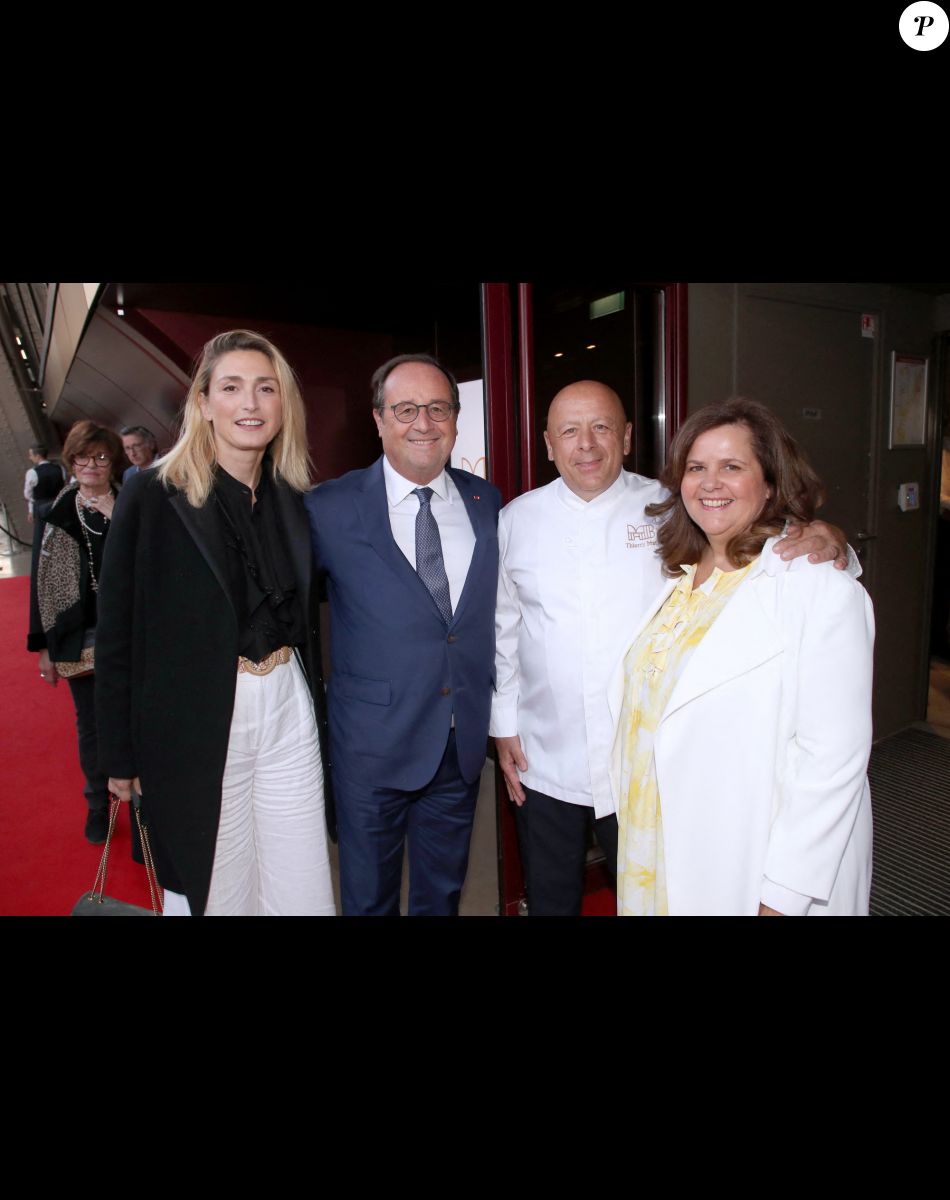Exclusif - Julie Gayet, François Hollande, Thierry Marx (Chef de " Madame Brasserie ") et Nathalie Bellon-Szabo (Nathalie Bellon-Szabo (Directrice Générale Monde de Sodexo Live) - Cocktail pour l'inauguration de la Brasserie " Madame Brasserie " au 1er étage de La Tour Eiffel à Paris. Le 22 Septembre 2022. © Bertrand Rindoff Petroff-Giancarlo Gorassini / Bestimage
