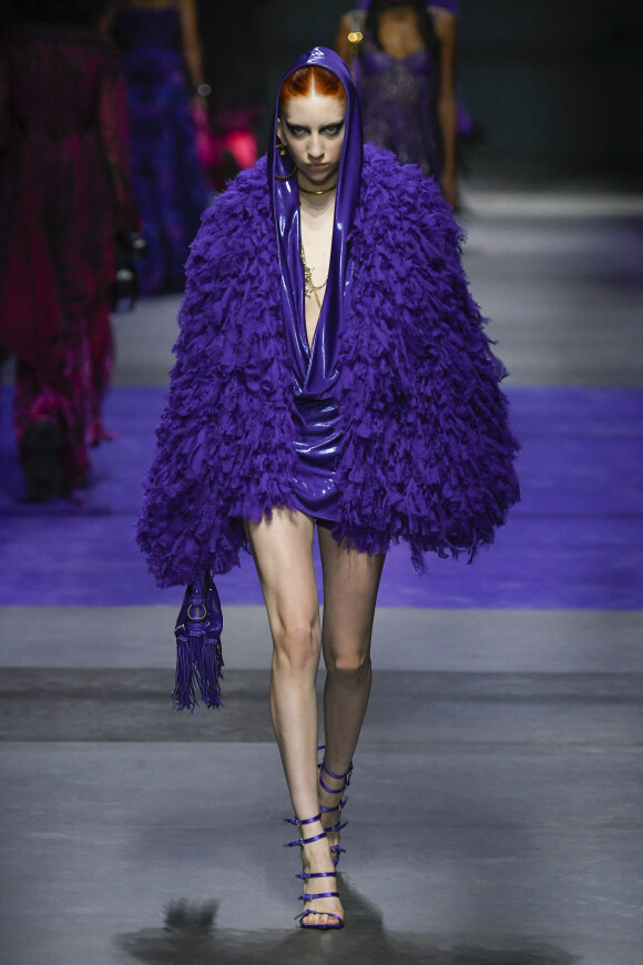 Défilé de mode Versace Prêt-à-porter printemps/été 2023 lors de la Fashion Week de Milan, Italie, le 23 septembre 2022. 