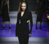 Gigi Hadid - Défilé de mode Versace Prêt-à-porter printemps/été 2023 lors de la Fashion Week de Milan, Italie, le 23 septembre 2022. 