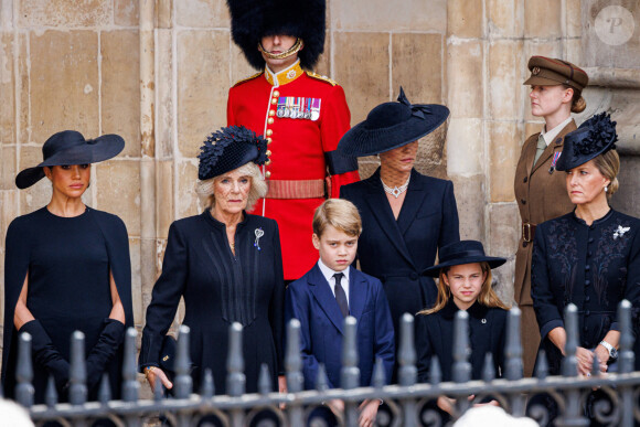 Meghan Markle, duchesse de Sussex, Camilla Parker Bowles, reine consort d'Angleterre, Le prince George de Galles,, La princesse Charlotte de Galles, la comtesse Sophie de Wessex, Catherine (Kate) Middleton, princesse de Galles - Funérailles d'Etat de la reine Elizabeth II d'Angleterre, à Londres, Royaume Uni, le 19 septembnre 2022. 