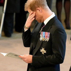 Le prince Harry, duc de Sussex, Meghan Markle, duchesse de Sussex - Intérieur - Procession cérémonielle du cercueil de la reine Elisabeth II du palais de Buckingham à Westminster Hall à Londres. Le 14 septembre 2022 