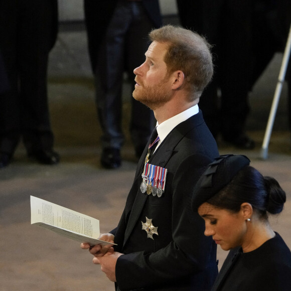 Le prince Harry, duc de Sussex, Meghan Markle, duchesse de Sussex - Intérieur - Procession cérémonielle du cercueil de la reine Elisabeth II du palais de Buckingham à Westminster Hall à Londres. Le 14 septembre 2022 