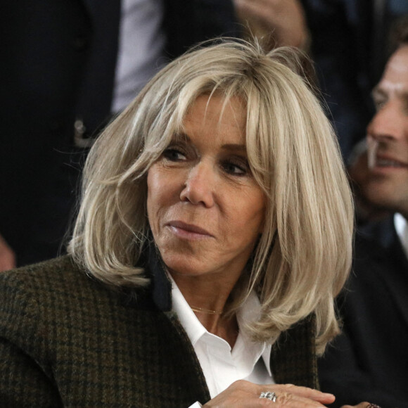 Le président de la République française, Emmanuel Macron, accompagné de sa femme la Première Dame, Brigitte Macron, visite la "Cité Internationale de la Tapisserie" à Aubusson, centre de la France, le 16 septembre 2022, dans le cadre des journées européennes du patrimoine 2022. © Stéphane Lemouton/Bestimage 