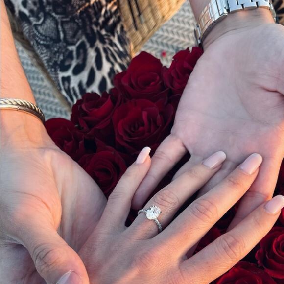 Capucine Anav dévoile sa bague de fiançailles