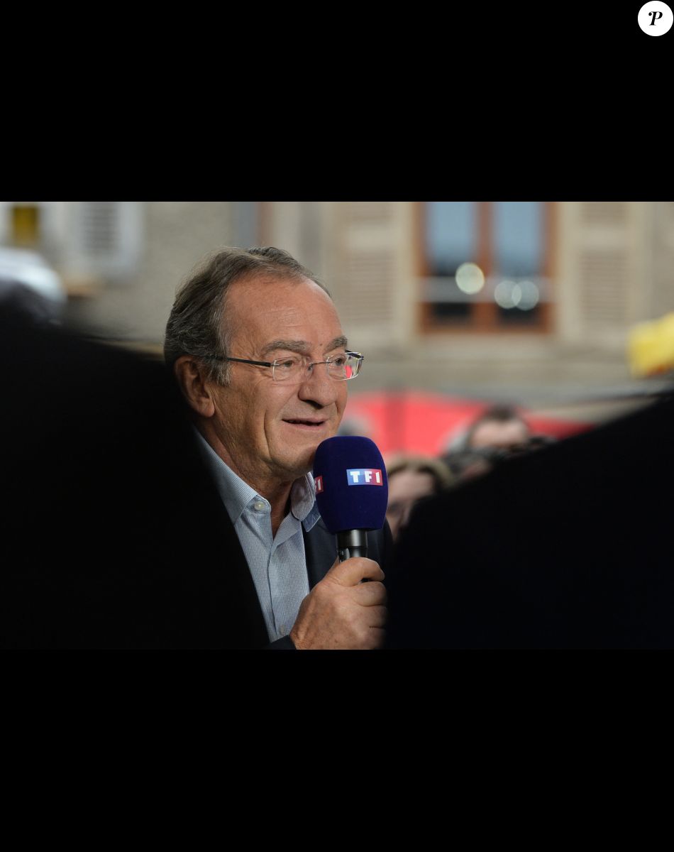 Jean-Pierre Pernaut lors du tournage de l'émission "Votre plus beau marché de France" à Montbrison le 14 juin 2019. © Frédéric Chambert / Panoramic / Bestimage