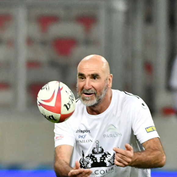 Eric Cantona - Match des Légendes, la rencontre qui mêle le football et le rugby au profit de l'association de P. Olmeta (ancien gardien de but et co-fondateur de l'association), "Un sourire, un espoir pour la vie" s'est déroulé à Nice à l'Allianz Riviera, le 26 septembre 2022. L'association de P. Olmetta est engagée en faveur des enfants atteints de cancer ou de maladie orpheline. © Bruno Bebert/Bestimage