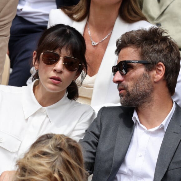 Nolwenn Leroy et son compagnon Arnaud Clément dans les tribunes lors des Internationaux de France de Tennis de Roland Garros 2022. Paris, le 5 juin 2022. © Dominique Jacovides/Bestimage