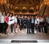 Alain Delon, Jean Tiberi à l'hôtel de ville avec les Miss France 2000 "Plan Large" - Paris