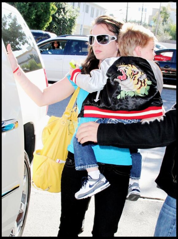Britney Spears a amené son fils Jayden James chez le médecin à Santa Monica le 10 février 2010