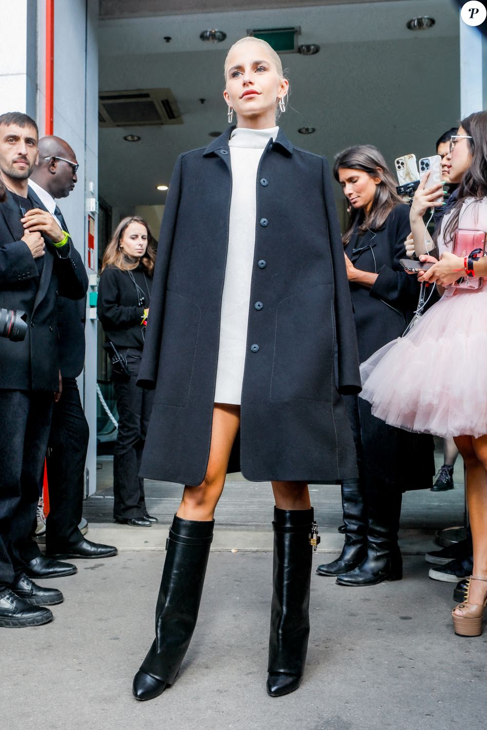 Caroline Caro Daur - Arrivées au défilé Giambattista Valli, collection