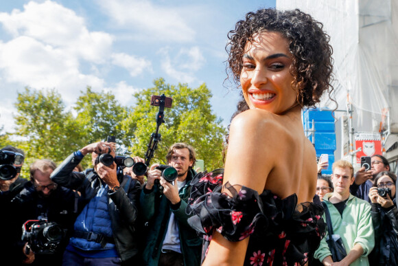 Jessica Aïdi-Verratti - Arrivées au défilé Giambattista Valli, collection femme prêt-à-porter printemps-été, lors de la Fashion Week de Paris, le 30 septembre 2022.