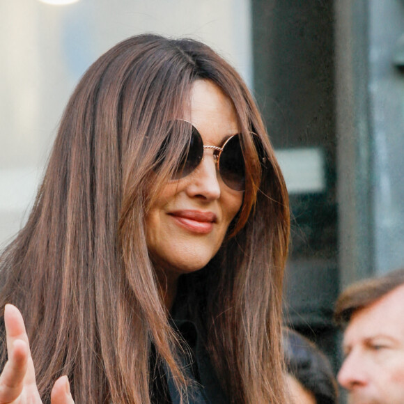Monica Bellucci - Sorties du défilé Elie Saab Collection Femme Prêt-à-porter Printemps/Eté 2023 lors de la Fashion Week de Paris (PFW), France, le 1er octobre 2022. © Veeren-Clovis/Bestimage 