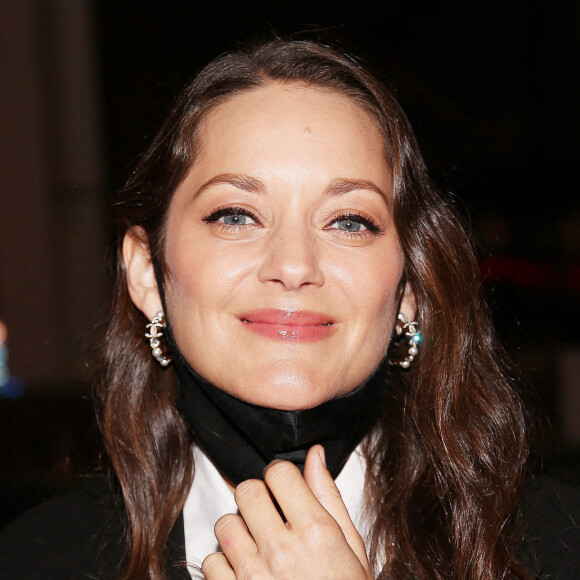 Exclusif - Marion Cotillard quitte la première du film "Bigger than Us" au Pathé Opéra à Paris le 21 septembre 2021. © Panoramic/Bestimage 