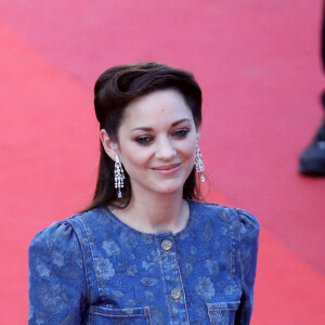 Marion Cotillard - Montée des marches du film " De son vivant " lors du 74ème Festival International du Film de Cannes. Le 10 juillet 2021 © Borde-Jacovides-Moreau / Bestimage 