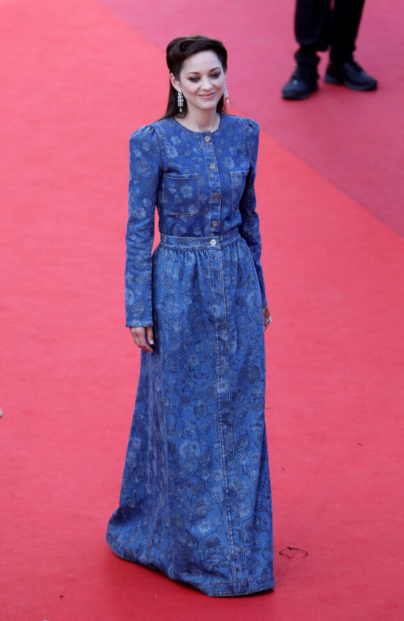 Marion Cotillard - Montée des marches du film " De son vivant " lors du 74ème Festival International du Film de Cannes. Le 10 juillet 2021 © Borde-Jacovides-Moreau / Bestimage 
