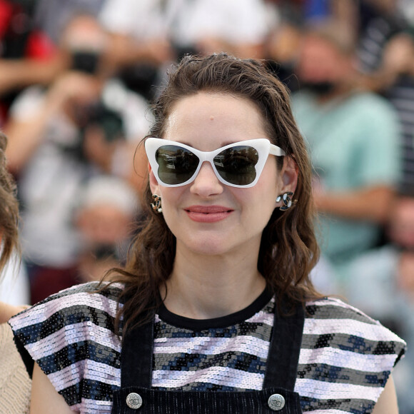 Marion Cotillard (coproductrice) au photocall du film Bigger than us (Cinéma pour le climat) lors du 74ème festival international du film de Cannes le 10 juillet 2021 © Borde / Jacovides / Moreau / Bestimage 