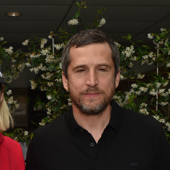 Guillaume Canet et sa compagne Marion Cotillard au village lors des internationaux de France à Roland Garros le 10 juin 2018. © Veeren / Bestimage 