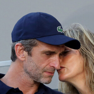 Karin Viard et Manuel Herrero dans les tribunes des Internationaux de France de Roland Garros à Paris le 11 juin 2021