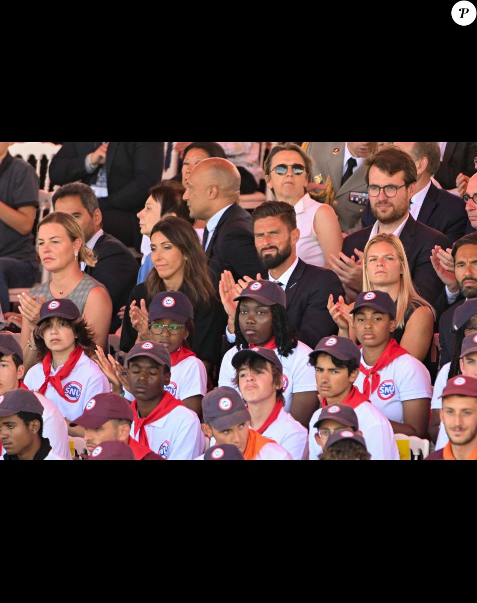 Olivier Giroud et sa femme Jennifer lors du défilé militaire du 14 juillet 2022 place de la Concorde à Paris. © Lionel Urman / Panoramic / Bestimage