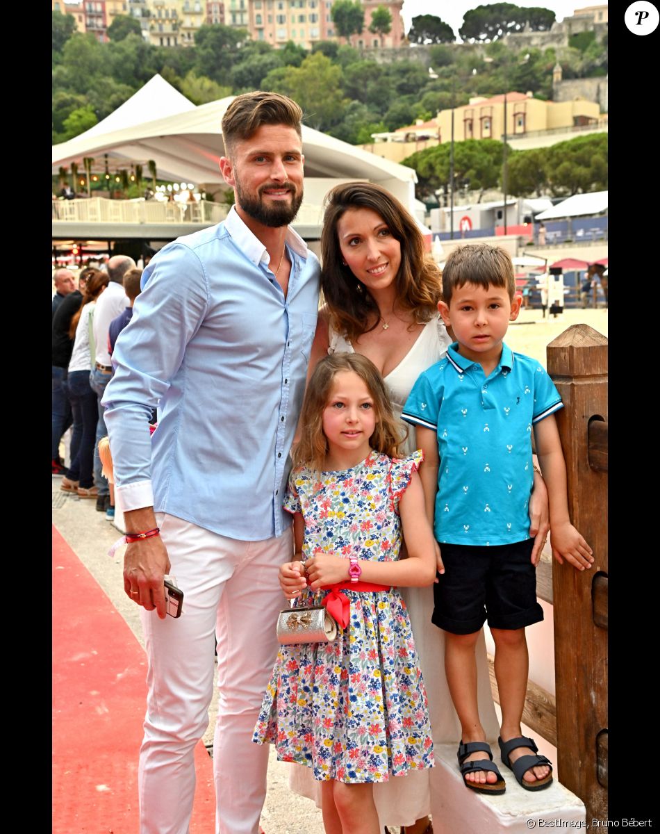Olivier Giroud en famille avec sa femme Jennifer et leurs deux enfants, Jade et Evan, assistent à la remise du prix du Prince Souverain lors de la dernière journée de la 15ème édition du Longines Global Champions Tour Jumping International de Monaco, qui a lieu sur le port Hercule à Monaco. Monaco, le 3 juillet 2021. © Bruno Bébert/Bestimage