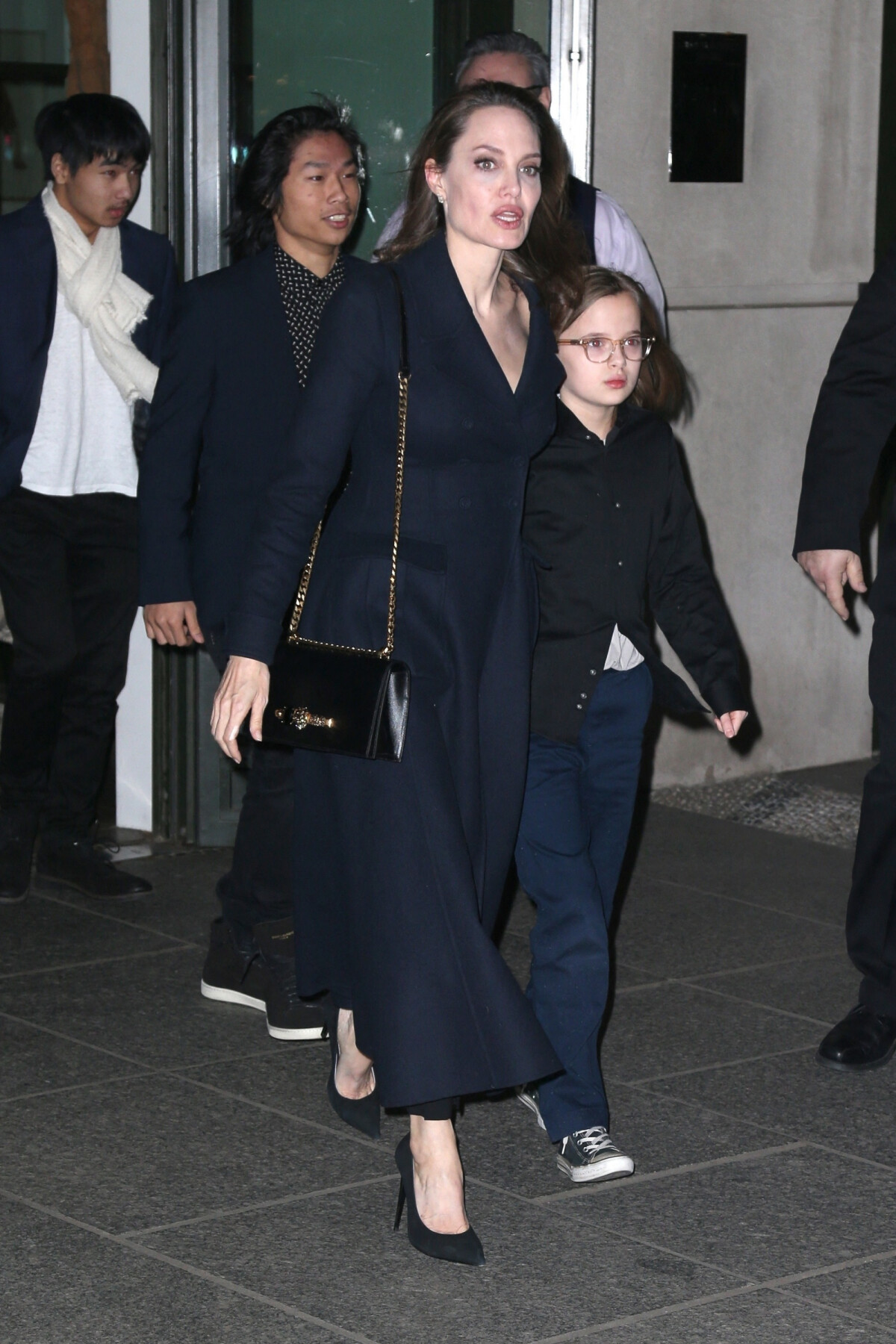 Photo Angelina Jolie Sort Avec Ses Enfants Shiloh Zahara Maddox