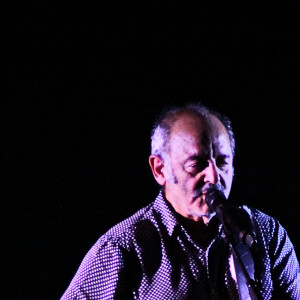 Concert de Louis Chedid dan sla salle "Le Tahiti" à Gacé, le 3 octobre 2021. © Sébastien Legendre / Panoramic / Bestimage 