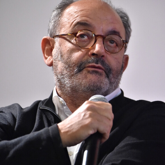 Louis Chedid participe à la présentation de l'album de reprises "Brassens sur Parole(s)" à la Fnac Bercy-Village, le 3 novembre 2016. © Lionel Urman/Bestimage