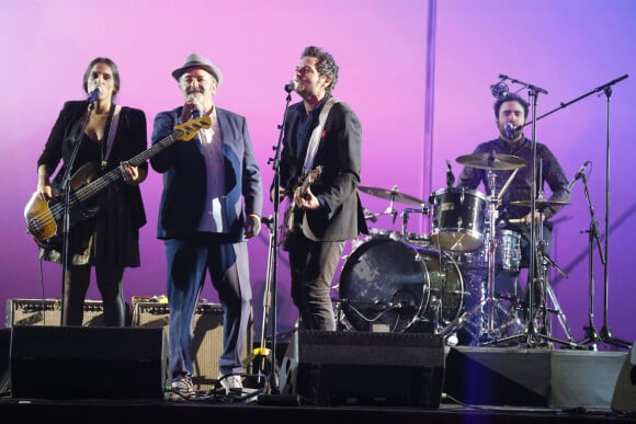 No Web - Louis Chedid, Anna Chedid, Matthieu Chedid, Joseph Chedid - Cérémonie des 31ème Victoires de la Musique au Zénith de Paris. Le 12 février 2016 