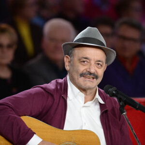 Louis Chedid - Enregistrement de l'émission "Vivement Dimanche" à Paris le 13 Janvier 2016 et qui sera diffusée le 17 Janvier 2016. Invité principal Les Chevaliers du fiel. © Coadic Guirec/Bestimage