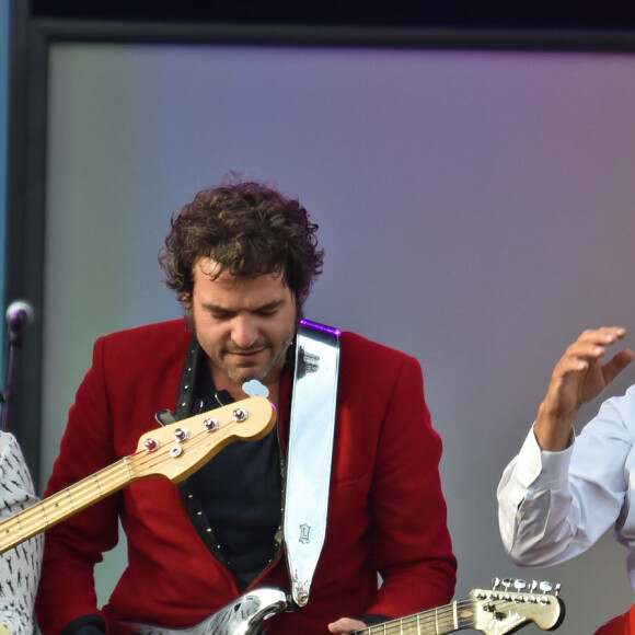 La famille Chedid (Louis, Matthieu, Joseph et Anna Chedid) réunie pour un concert lors de la Fête de l'Humanité 2015 dans le Parc de la Courneuve à Paris, le 13 septembre 2015.