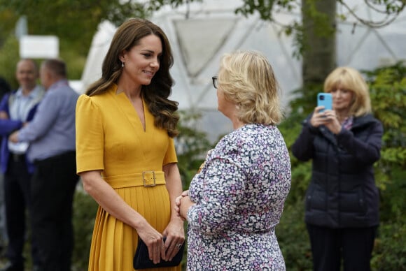 Catherine (Kate) Middleton, princesse de Galles, visite la maternité du Royal Surrey County Hospital à Guildford, le 5 octobre 2022. Sa venue a pour objectif d'en savoir plus sur le soutien holistique qu'il offre aux femmes enceintes et aux nouvelles mères pour s'assurer qu'elles reçoivent les meilleurs soins possibles tout au long et au-delà de leur grossesse. 