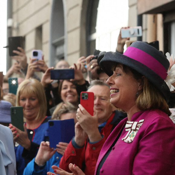 Le prince William, prince de Galles, et Catherine (Kate) Middleton, princesse de Galles, lors d'une visite à PIPS Suicide Prevention (PIPS Charity) à Belfast, le 6 octobre 2022. Cette association travaille dans les communautés de la ville et dans toute l'Irlande du Nord pour fournir un soutien de crise aux personnes à risque de suicide et d'automutilation. 