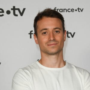 Hugo Clément au photocall pour la conférence de presse de rentrée de France TV à la Grande Halle de la Villette à Paris, France, le 6 juillet 2022. © Coadic Guirec/Bestimage 