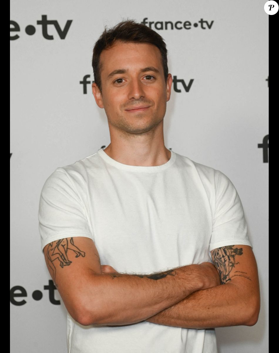 Hugo Clément au photocall pour la conférence de presse de rentrée de France TV à la Grande Halle de la Villette à Paris, France, le 6 juillet 2022. © Coadic Guirec/Bestimage
