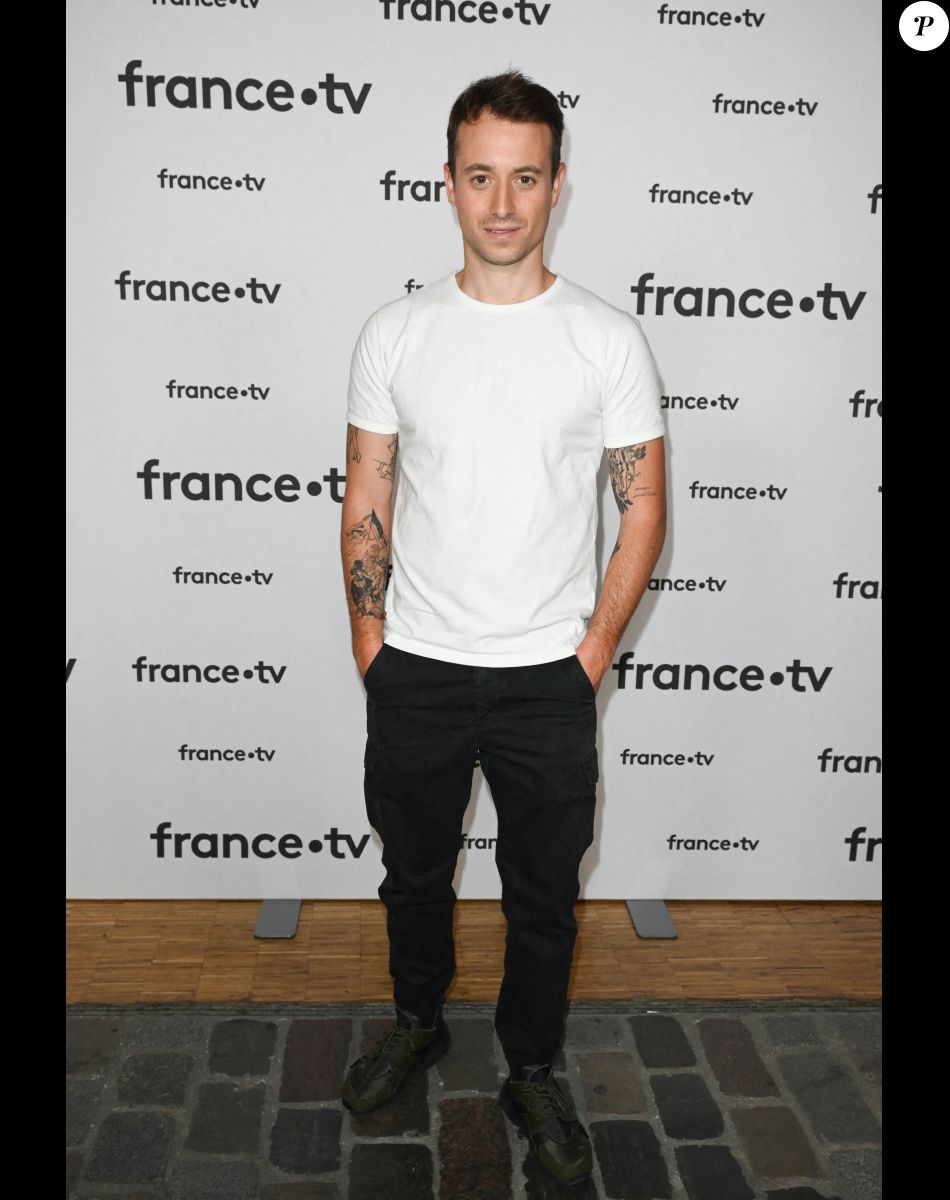 Hugo Clément au photocall pour la conférence de presse de rentrée de France TV à la Grande Halle de la Villette à Paris, France, le 6 juillet 2022. © Coadic Guirec/Bestimage