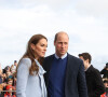 Le prince William, prince de Galles, et Catherine (Kate) Middleton, princesse de Galles, visitent l'organisation caritative pour la jeunesse "Carrick Connect" pour la jeunesse à Carrickfergus (Irlande du Nord), le 6 octobre 2022. 