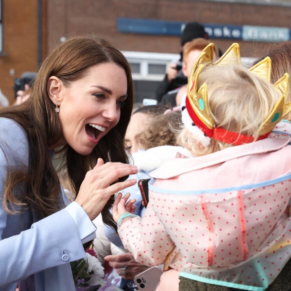 Le prince William, prince de Galles, et Catherine (Kate) Middleton, princesse de Galles, visitent l'organisation caritative pour la jeunesse "Carrick Connect" pour la jeunesse à Carrickfergus (Irlande du Nord). 