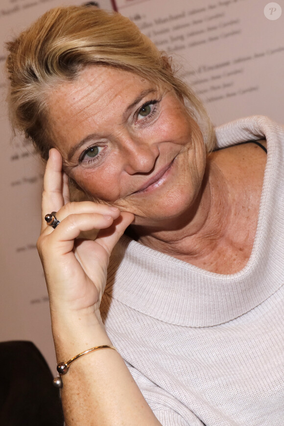 Marina Carrère d'Encausse - Personnalités en dédicace au salon du livre "Livre Paris 2018" à Paris. Le 17 mars 2018.