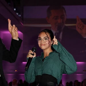 Gad Elmaleh et Sanaa (The Voice Kids 2022, atteinte d'une maladie génétique rare) à l'institut Imagine, 24 boulevard du Montparnasse dans le 15ème arrondissement de Paris, France, le 12 septembre 2022. © Dominique Jacovides/Bestimage.