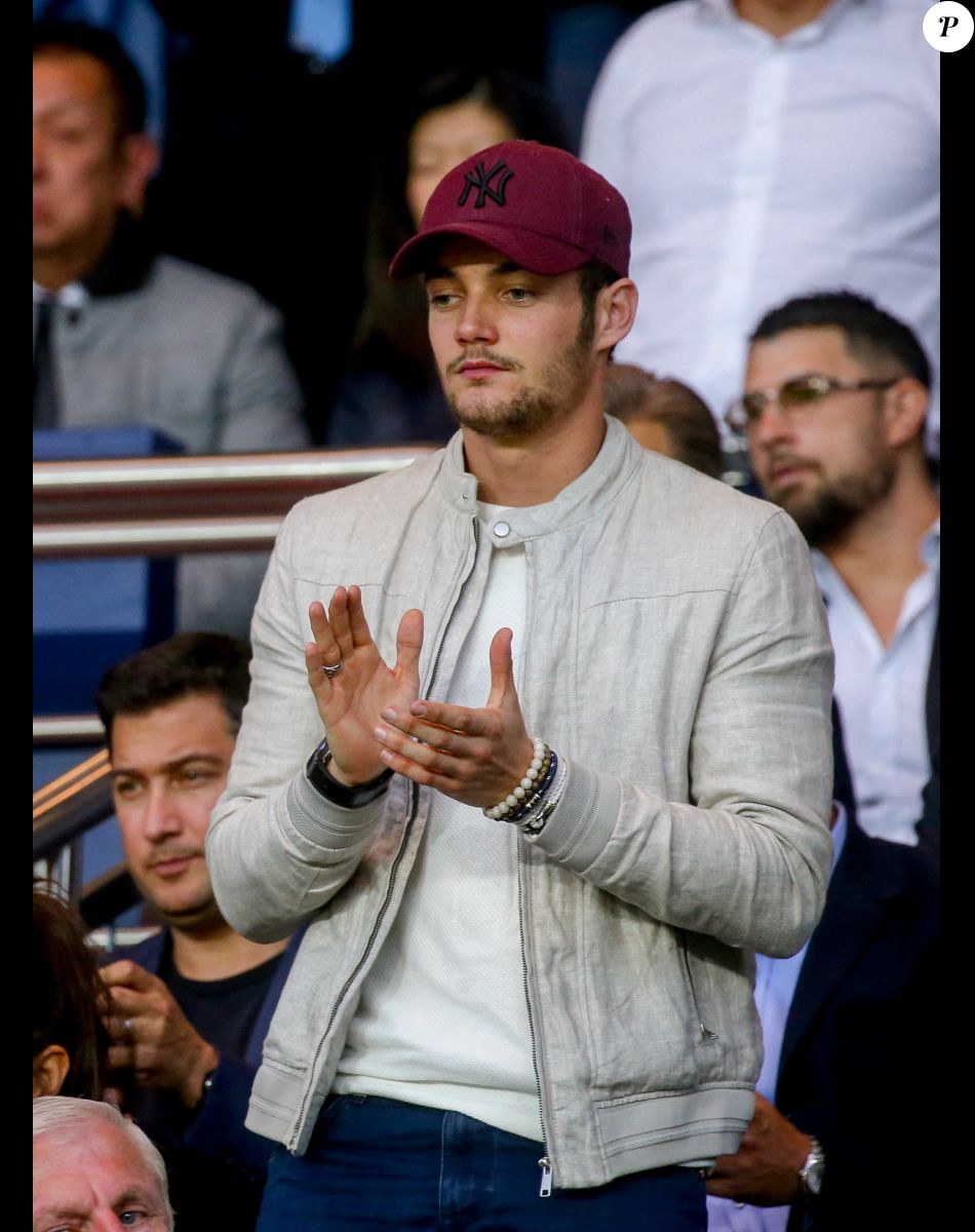 Louis Sarkozy dans les tribunes lors du match de Ligue 1, Paris Saint-Germain (PSG) vs Toulouse FC (TFC) au Parc des Princes à Paris, le 20 août 2017.