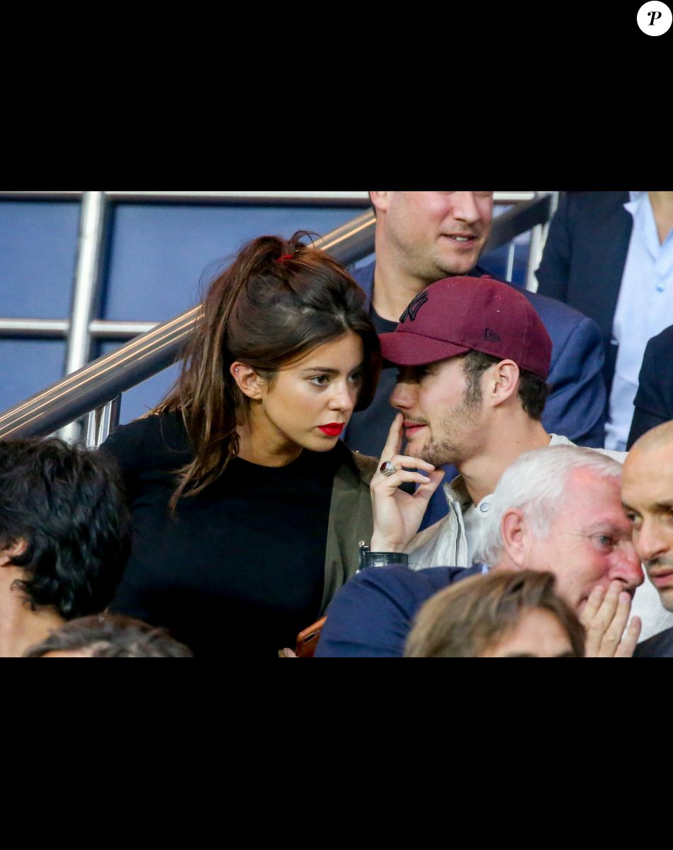 Louis Sarkozy et sa compagne Natali Husic dans les tribunes lors du match de Ligue 1, Paris Saint-Germain (PSG) vs Toulouse FC (TFC) au Parc des Princes à Paris, le 20 août 2017.