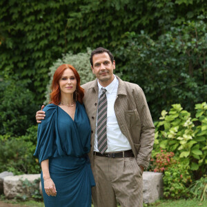 Audrey Fleurot et Mehdi Nebbou au photocall de la série "HPI" à l'ambassade de France à Rome, le 29 septembre 2022.