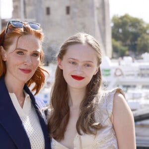 Audrey Fleurot, Lily Taieb au photocall de "Esprit d'hiver" lors de la 24e édition du Festival de la Fiction TV de la Rochelle, le 15 septembre 2022. © Christophe Aubert via Bestimage