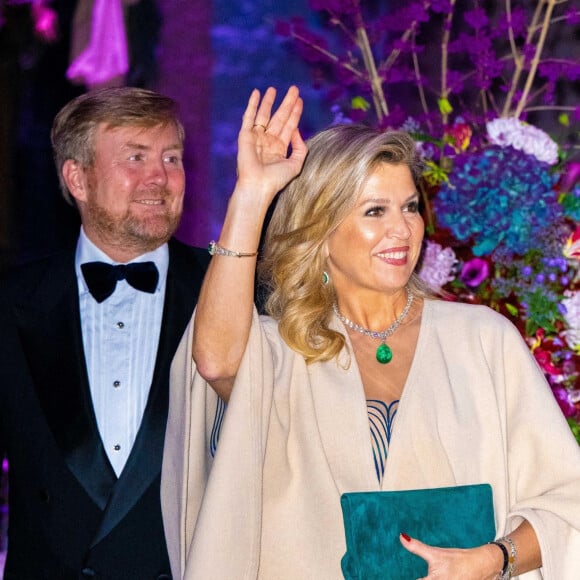 Le roi Willem-Alexander et la reine Maxima des Pays-Bas lors d'une soirée de concert offerte au roi et à la reine de Suède à Stockholm, à l'occasion du voyage officiel du couple royal des Pays-Bas en Suède. Le 12 octobre 2022