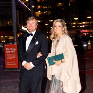 Le roi Willem-Alexander et la reine Maxima des Pays-Bas lors d'une soirée de concert offerte au roi et à la reine de Suède à Stockholm, à l'occasion du voyage officiel du couple royal des Pays-Bas en Suède. Le 12 octobre 2022