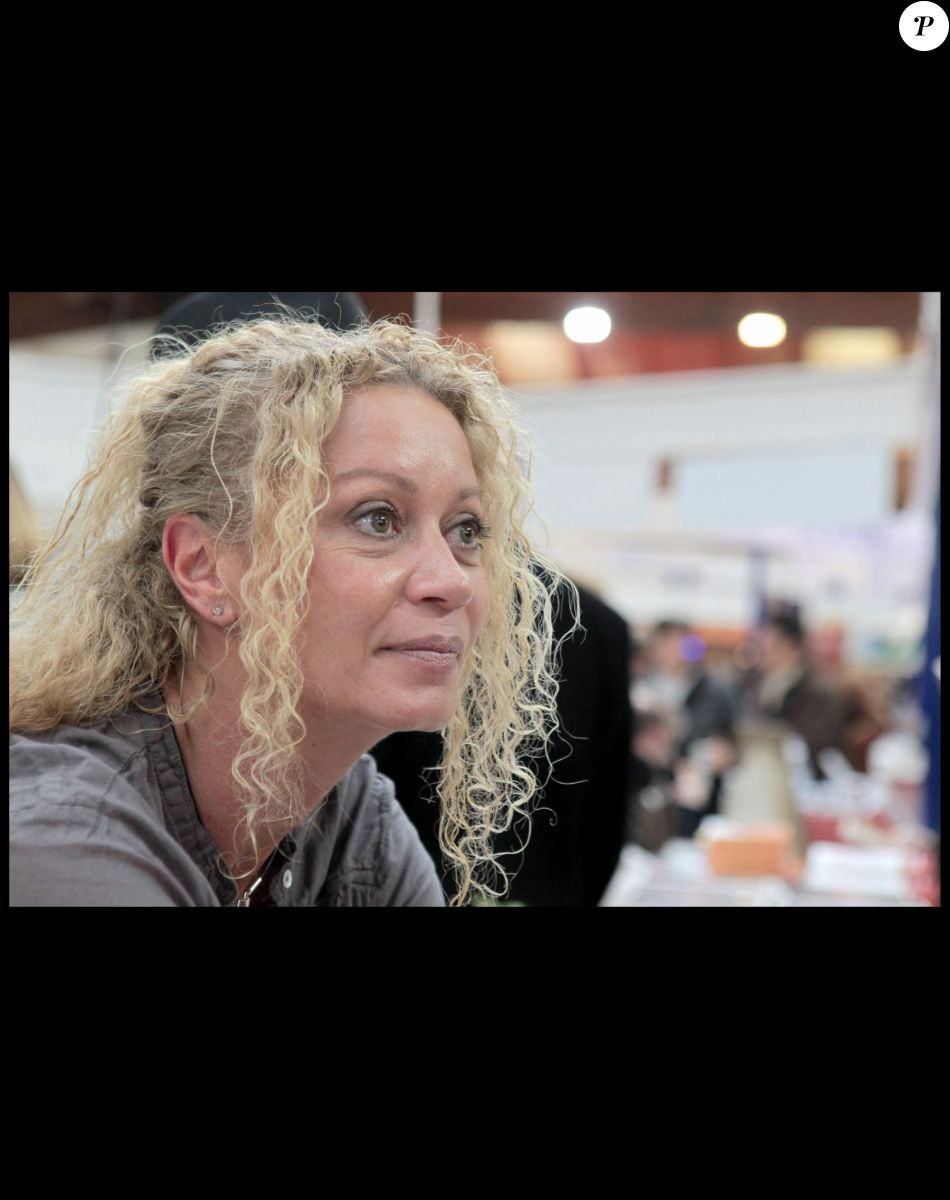 Archives : Raphaëlle Ricci à la foire du livre de Brive la Gaillarde.